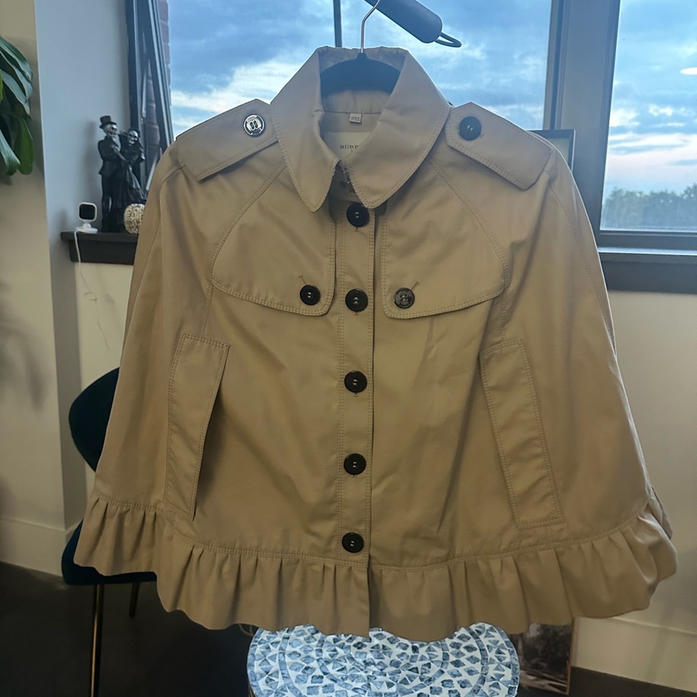 Burberry Cape o/s with pleated detailing